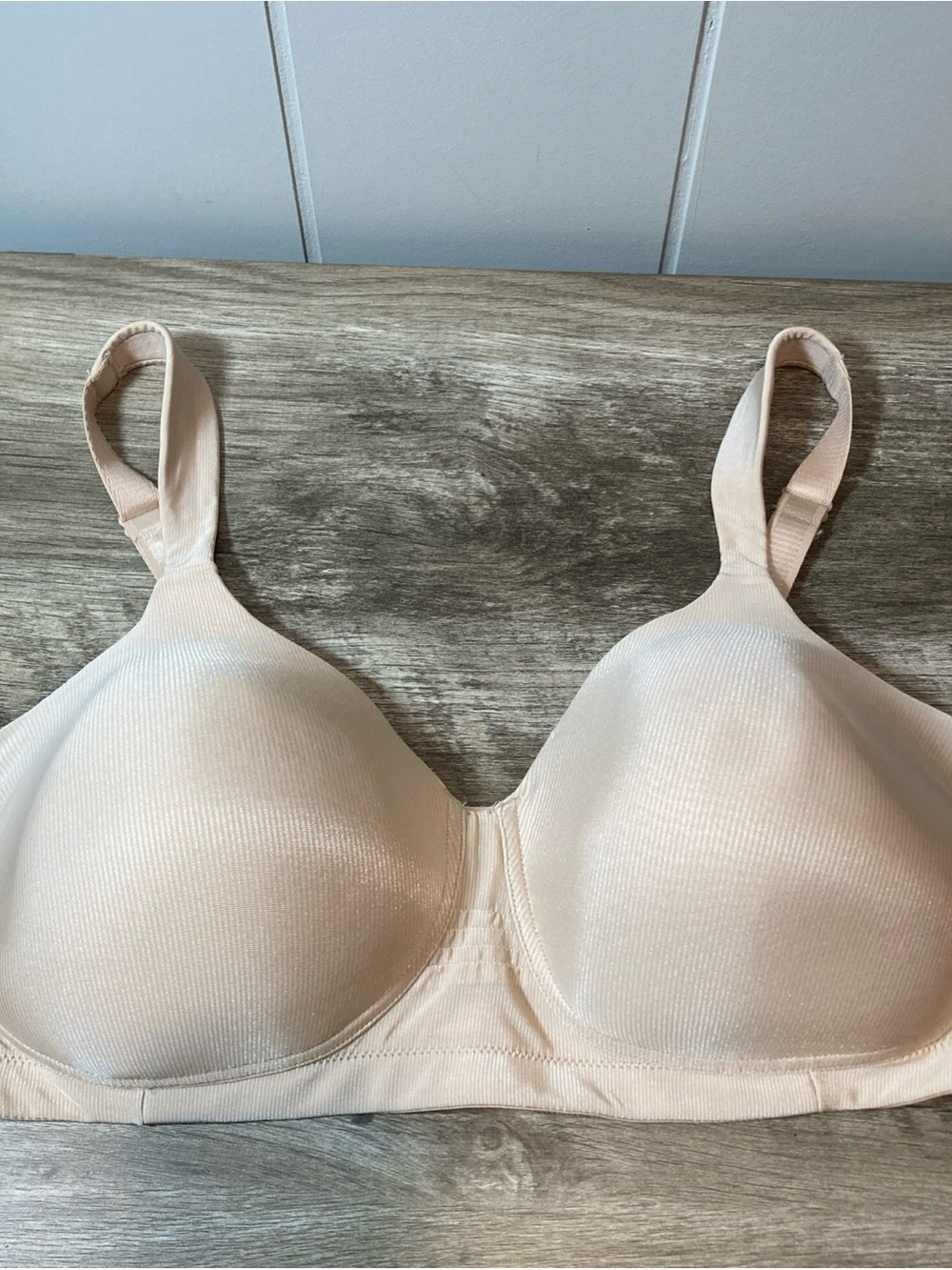 Vanity Fair 71355 Cooling Touch Wire Free Bra 40D Nude Seamless T-shirt